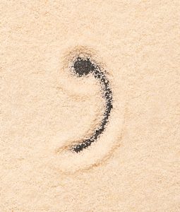 comma-or-apostrophe-in-sand-small_IntelWond